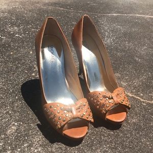 Michael Kors Cognac Studded Bow Pumps